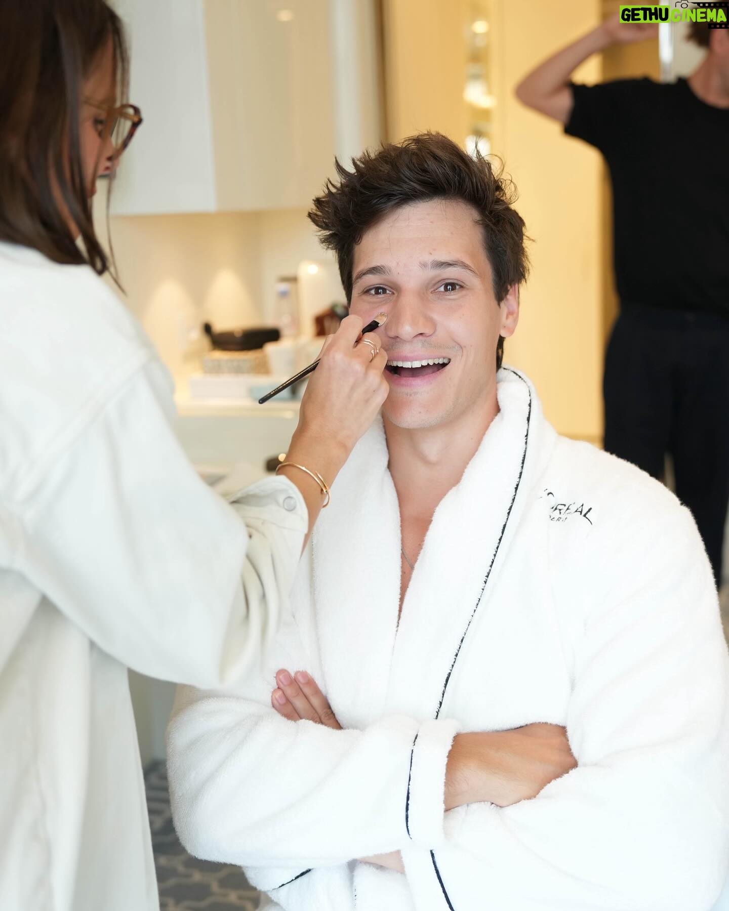 Wincent Weiss - 43.3K Likes - Merci @lorealparis
Es war mir eine riesen Ehre, mein erstes Mal bei den Filmfestspielen in Cannes dabei sein zu dürfen.
#wasfüreinwochenende #dankefüralles #jetztwiederabaufsdorf