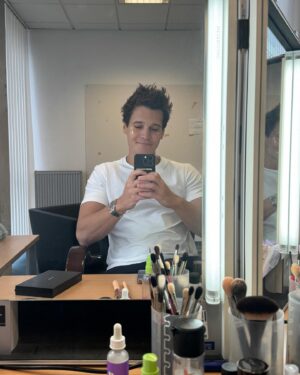 Wincent Weiss Instagram - Kleiner Wochenrückblick! Wir waren bis gerade fleißig im Studio und haben für @thevoicekids gedreht! Freu mich schon auf die Ausstrahlung 😊 Jetzt wird aber erstmal der Super Bowl geschaut. Schaut ihr auch? Für welches Team seid ihr?