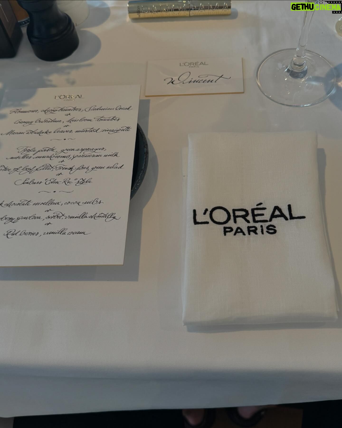 Wincent Weiss - 43.3K Likes - Merci @lorealparis
Es war mir eine riesen Ehre, mein erstes Mal bei den Filmfestspielen in Cannes dabei sein zu dürfen.
#wasfüreinwochenende #dankefüralles #jetztwiederabaufsdorf