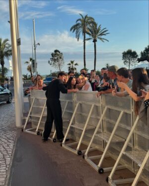 Wincent Weiss Instagram - Merci @lorealparis 
Es war mir eine riesen Ehre, mein erstes Mal bei den Filmfestspielen in Cannes dabei sein zu dürfen. 
#wasfüreinwochenende #dankefüralles #jetztwiederabaufsdorf