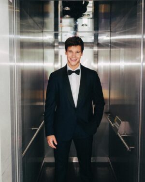 Wincent Weiss Instagram - Heute geht es los das große Finale von @thevoicekids 😱🔥 Schaltet ein und ab 20:15 könnt ihr auf Sat 1 für euren Favoriten voten!