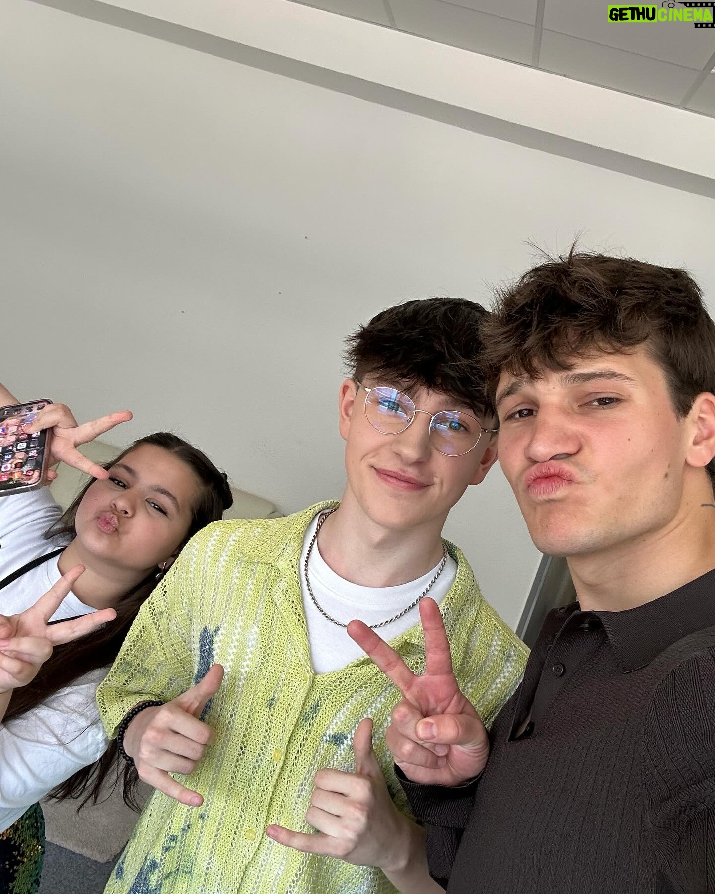 Wincent Weiss - 52.3K Likes - Heute geht es los das große Finale von @thevoicekids 😱🔥 Schaltet ein und ab 20:15 könnt ihr auf Sat 1 für euren Favoriten voten!