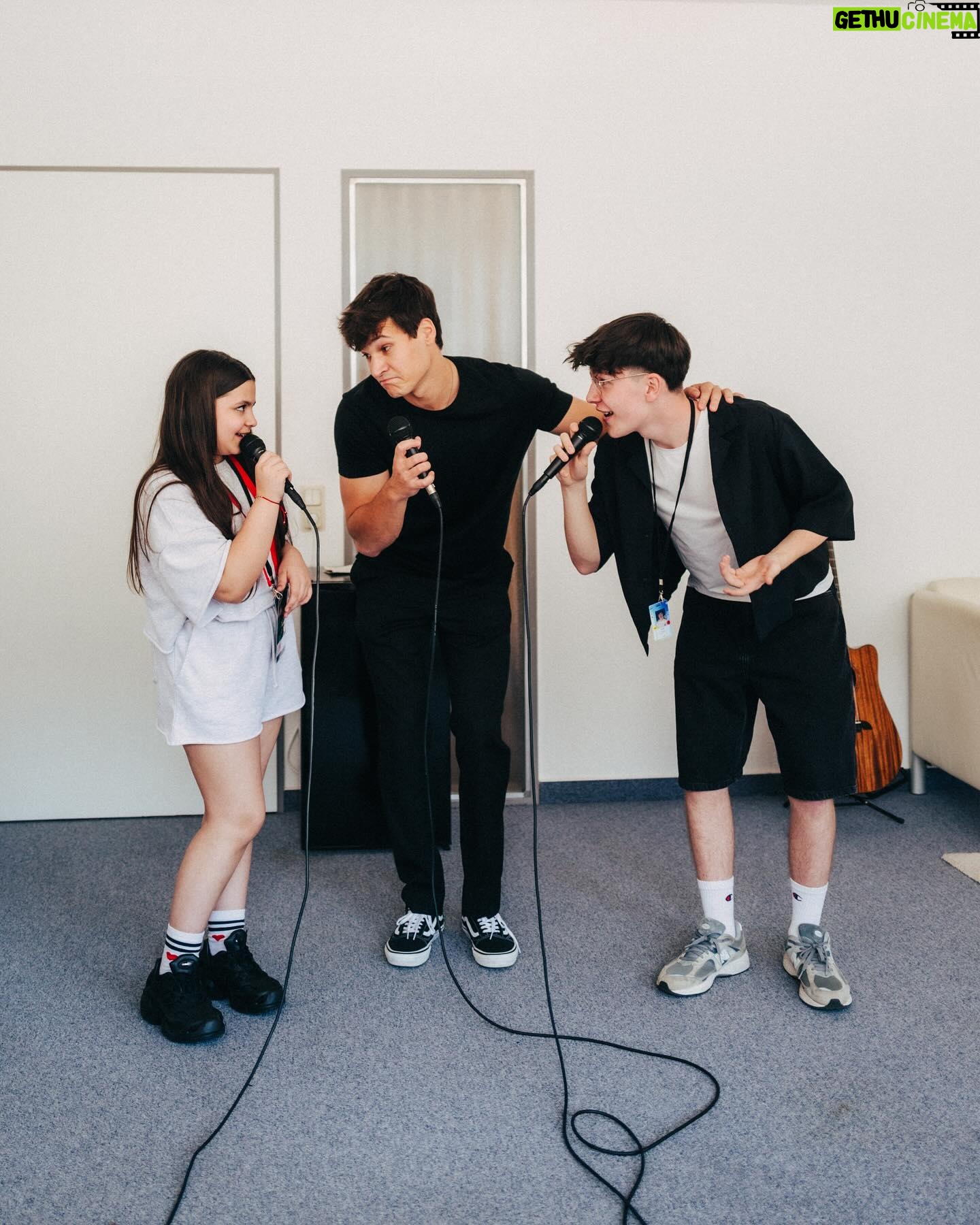 Wincent Weiss - 52.3K Likes - Heute geht es los das große Finale von @thevoicekids 😱🔥 Schaltet ein und ab 20:15 könnt ihr auf Sat 1 für euren Favoriten voten!