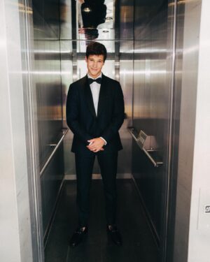 Wincent Weiss Instagram - Heute geht es los das große Finale von @thevoicekids 😱🔥 Schaltet ein und ab 20:15 könnt ihr auf Sat 1 für euren Favoriten voten!