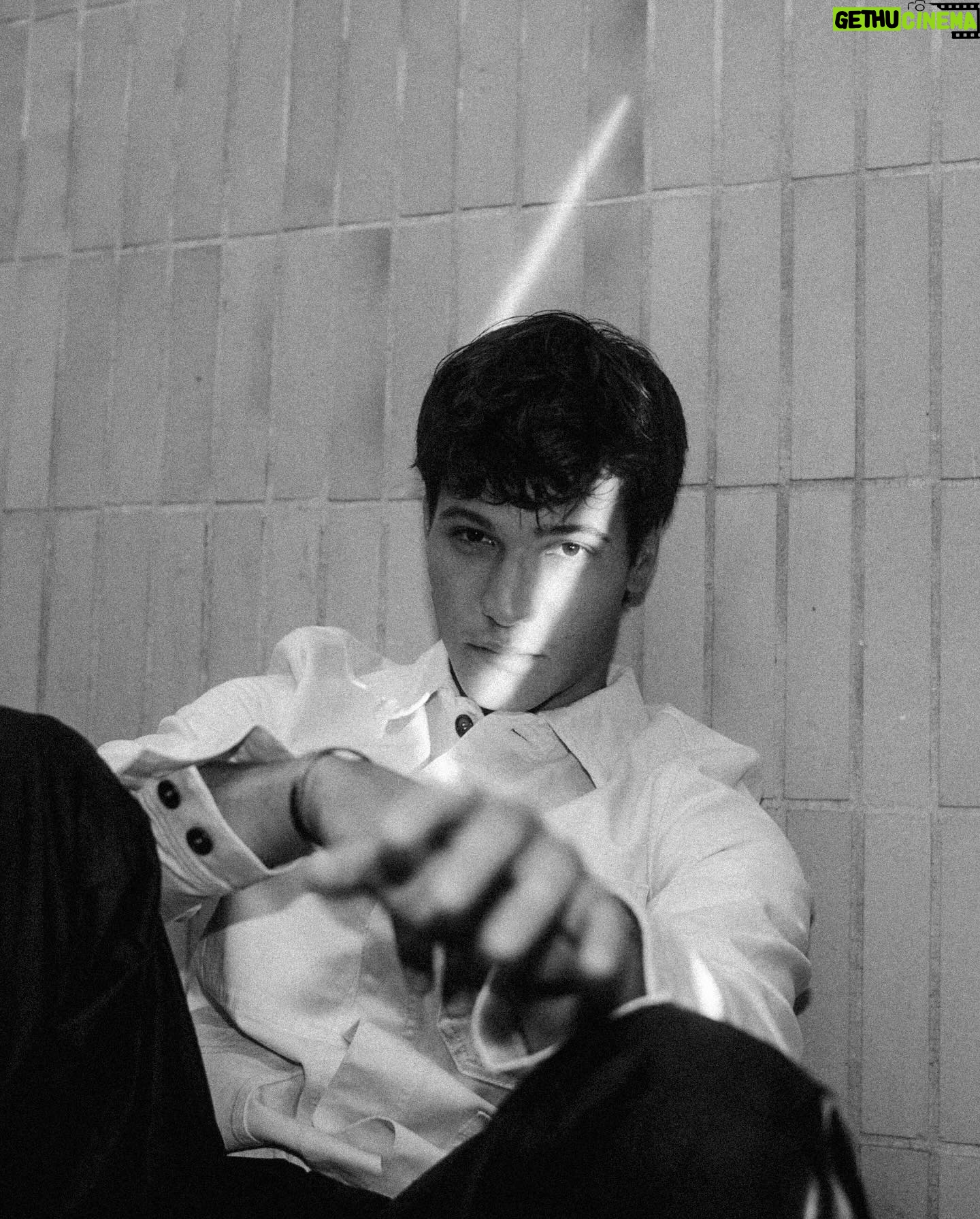 Wincent Weiss - 49.9K Likes - Bisschen anderer Rückblick diese Woche! Hab in den letzten Tagen mal alle Fotos aus den letzten Jahren durchgeschaut ☺️ Wer erinnert sich noch an das Shooting mit @huettehuette ? Schon Bock sowas mal wieder zu machen! Gibt’s Momente/ Ereignisse von denen ihr gern nochmal nen Rückblick sehen wollt? #dienächstentagewirderstmalwiedertvkgedreht #schönsterjobderwelt