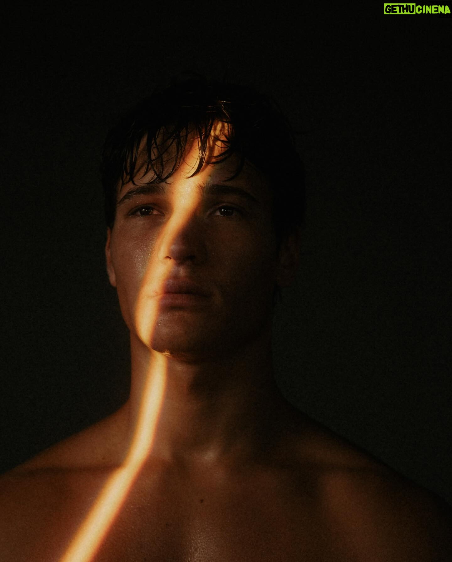 Wincent Weiss - 49.9K Likes - Bisschen anderer Rückblick diese Woche! Hab in den letzten Tagen mal alle Fotos aus den letzten Jahren durchgeschaut ☺️ Wer erinnert sich noch an das Shooting mit @huettehuette ? Schon Bock sowas mal wieder zu machen! Gibt’s Momente/ Ereignisse von denen ihr gern nochmal nen Rückblick sehen wollt? #dienächstentagewirderstmalwiedertvkgedreht #schönsterjobderwelt