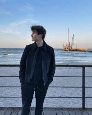 Wincent Weiss Instagram - Heimat und Musik ❤️ #sokönnteesbleiben #Zuhauseistesamschönsten #aberjetztgehtsabnachberlin #neuemusikschreiben