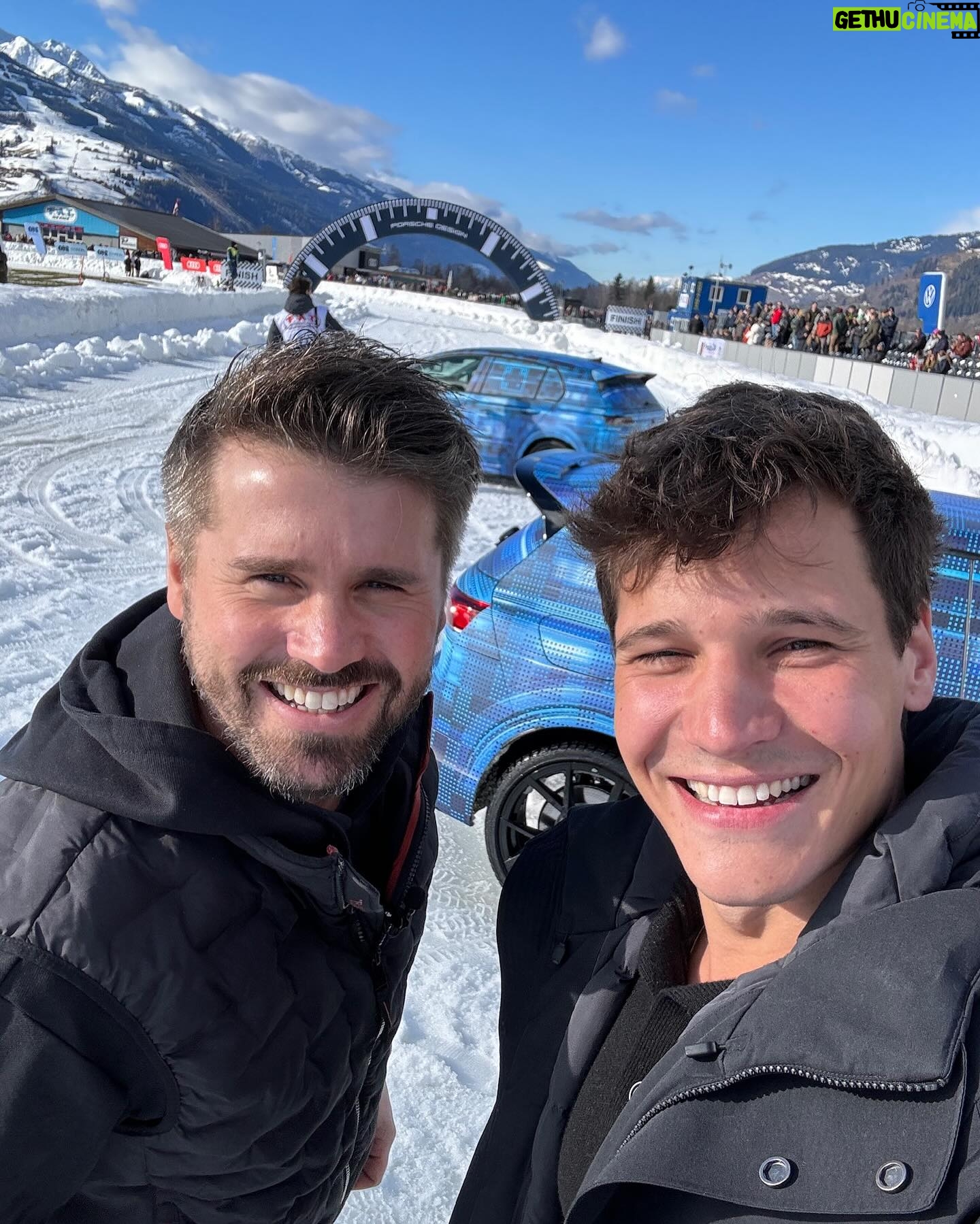 Wincent Weiss - 43.5K Likes - Grüße aus dem Schnee! Hatte so viel Spaß beim Ice Race und wollte gar nicht mehr aussteigen 😀 Heute starten die Band-Vorbereitungen für die Tour! Welcher Song darf denn auf der Setlist nicht fehlen? #willjetztauftour #undmitdercarrerabahnspielen