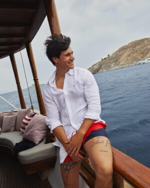 Wincent Weiss Instagram - Mykonos dump😃 Danke für die tolle Zeit @tommyhilfiger #tommyhilfiger #tommyfamily