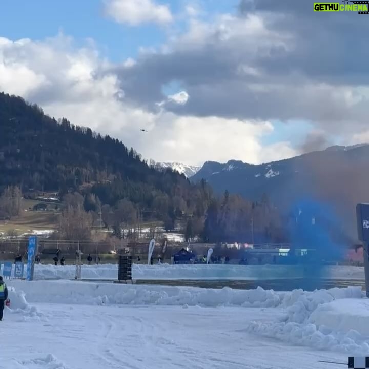Wincent Weiss - 43.5K Likes - Grüße aus dem Schnee! Hatte so viel Spaß beim Ice Race und wollte gar nicht mehr aussteigen 😀 Heute starten die Band-Vorbereitungen für die Tour! Welcher Song darf denn auf der Setlist nicht fehlen? #willjetztauftour #undmitdercarrerabahnspielen
