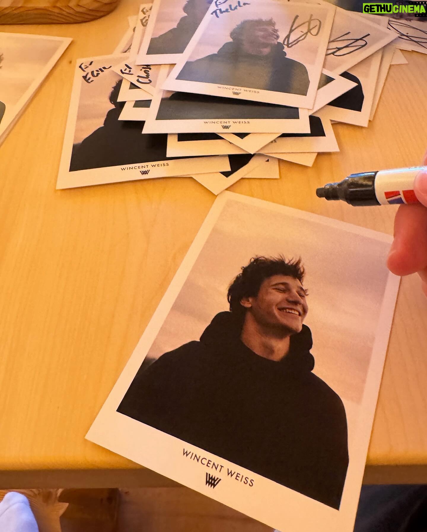 Wincent Weiss - 43.5K Likes - Grüße aus dem Schnee! Hatte so viel Spaß beim Ice Race und wollte gar nicht mehr aussteigen 😀 Heute starten die Band-Vorbereitungen für die Tour! Welcher Song darf denn auf der Setlist nicht fehlen? #willjetztauftour #undmitdercarrerabahnspielen