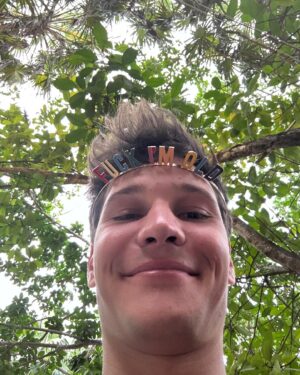 Wincent Weiss Instagram - Schon wieder ne Woche rum! Und schon wieder n Jahr älter! Mit fast 40 gibt’s ab jetzt Hut statt Cap 😀 Danke für all die lieben Glückwünsche zum Geburtstag! Ich genieß noch ein bisschen Sonne & Meer bevor die Tourvorbereitungen bald weitergehen ☺️ #kannjetztsommerseinbitte #fuckimold