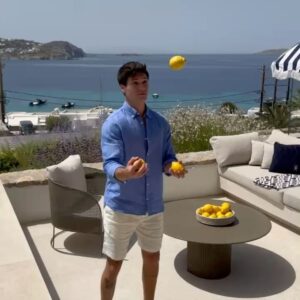 Wincent Weiss Instagram - Mykonos dump😃 Danke für die tolle Zeit @tommyhilfiger #tommyhilfiger #tommyfamily