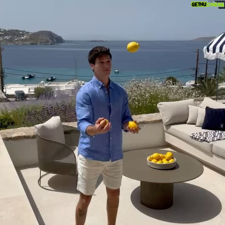 Wincent Weiss - 63.9K Likes - Mykonos dump😃 Danke für die tolle Zeit @tommyhilfiger #tommyhilfiger #tommyfamily