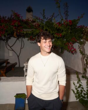 Wincent Weiss Instagram - Mykonos dump😃 Danke für die tolle Zeit @tommyhilfiger #tommyhilfiger #tommyfamily