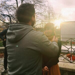 Winona Guyon Instagram - L’épisode 7 est remplie d’émotions profondes .. cet épisode me tient tellement à coeur, on a vécu des trucs de fou pendant le tournage.
Merci à @davidhourregue et à l’équipe de @skamlaserie de réaliser cet épisode. Et à @niiiiiels d’avoir su charmer tes écrits sur la beauté du monde silencieux 
Et vous  j’espère que vous avez passé votre saint Valentin inoubliable en suivant Arthur son personnage qui a su capté tous les valeurs vécu de la surdité émotionnellement très fort. ♥️🌪 l’E7.S5 en ligne sur @francetvslash