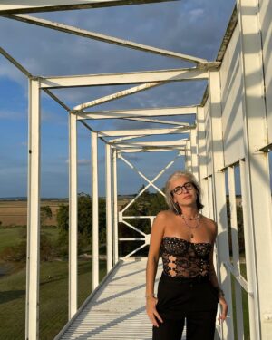 Winona Guyon Instagram - miroir brisé