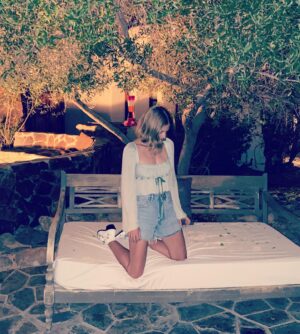 Winter Ave Zoli Instagram - Mini vacay time 💚