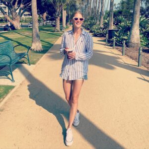 Winter Ave Zoli Instagram - Oversized shirt, tiny shorts 🙌🏻🤍