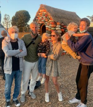 Winter Ave Zoli Instagram - Pumpkins galore 🎃 with my little pumpkins 💕