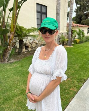 Winter Ave Zoli Instagram - It was my choice to bring my-soon-to-be three children into my life. I wanted to be a mother, it was the right time in my life, with a loving and supportive partner, a healthy and capable body, and the means to support our family. This was not a choice forced upon me. It was my choice. Our choice. And it should remain a choice for every woman to make when and if she is ready for it. Keep laws off our bodies. MON CHOIX @hatchgal #westandinsolidarity
