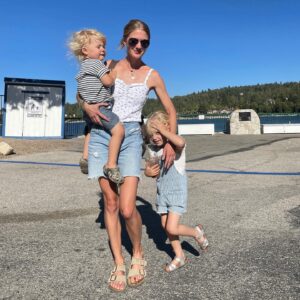 Winter Ave Zoli Instagram - I have to say, we’re really loving the mountain life 💙💚💙