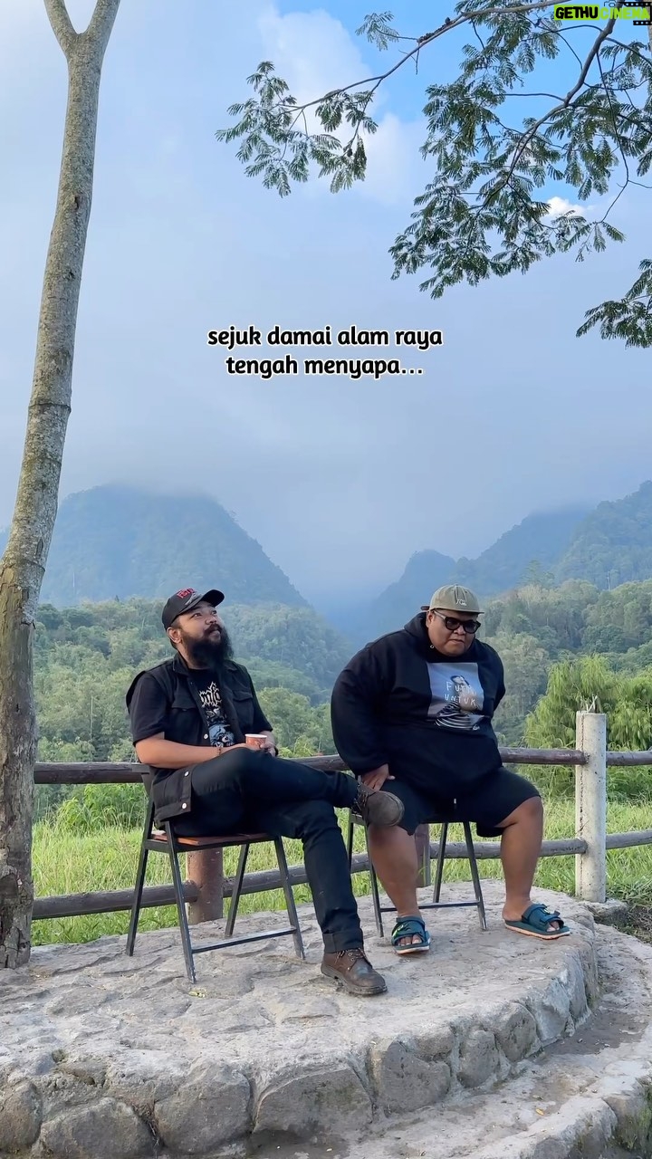 Wira Nagara - 49.6K Likes - alam raya tengah menyapa 🍃
.
bonus kluwek @benidictivity