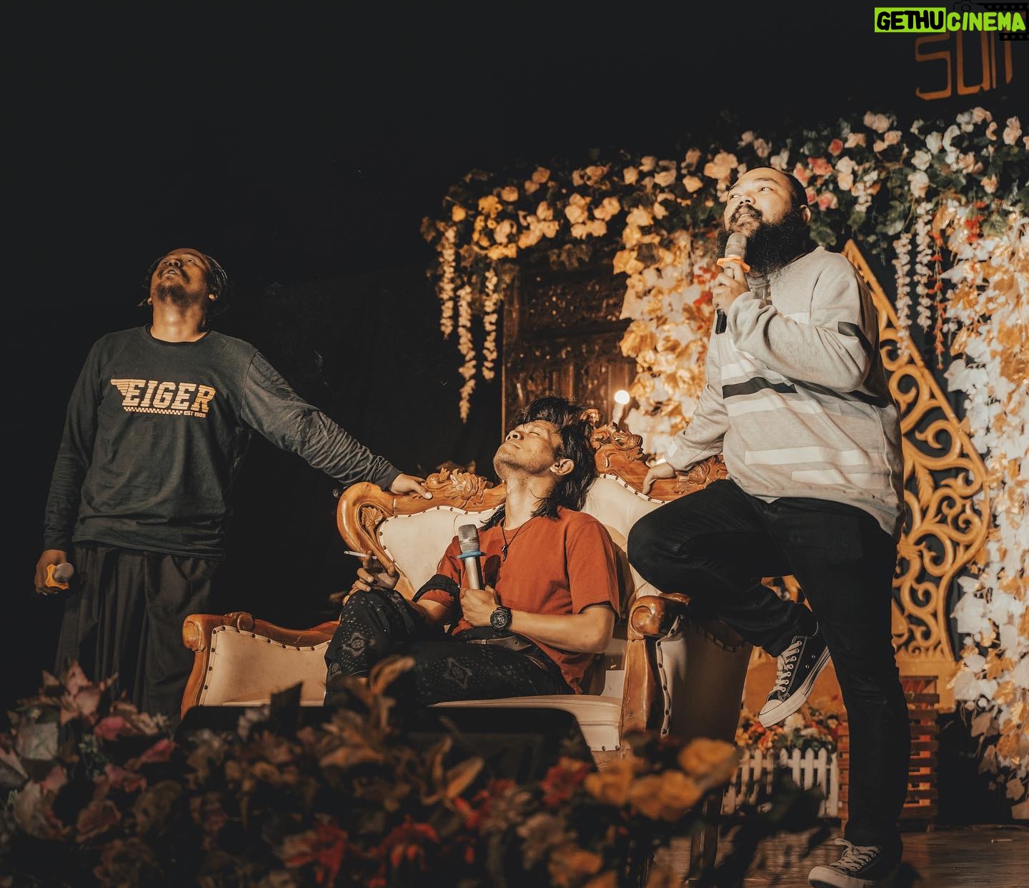 Wira Nagara - 28.8K Likes - Atas waktu yang dibagi, tawa yang tersaji, dan meriah yang menaungi; Terima kasih telah hadir dalam hajatan SUN 6 @standupindo_pwt kemarin malam teman-teman! 🌿
.
Semoga membahagiakan, maaf bila ada salah dan kekurangan, sampai jumpa lagi di tawa yang lebih mengagumkan! Thir! 🔥