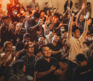 Wira Nagara Instagram - Atas waktu yang dibagi, tawa yang tersaji, dan meriah yang menaungi; Terima kasih telah hadir dalam hajatan SUN 6 @standupindo_pwt kemarin malam teman-teman! 🌿
.
Semoga membahagiakan, maaf bila ada salah dan kekurangan, sampai jumpa lagi di tawa yang lebih mengagumkan! Thir! 🔥