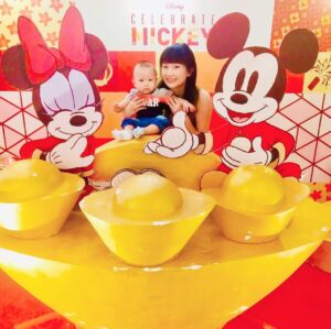 Wiwiek Michiko Instagram - Oh Mickey, you’re so fine, you’re so fine you blow my mine. Hey mickey... hey hey mickey.....🎤🎼🎹