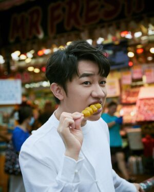 Wong Cho-lam Instagram - 今天的拍攝「吃」的很開心👍🏻👍🏻咖喱魚蛋吃好多😋
