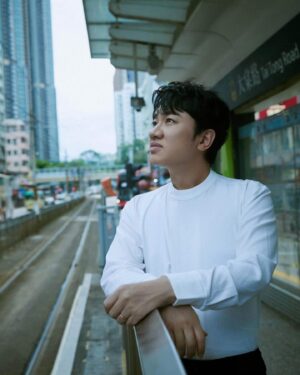 Wong Cho-lam Instagram - 今天的拍攝「吃」的很開心👍🏻👍🏻咖喱魚蛋吃好多😋