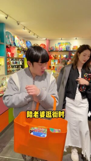 Wong Cho-lam Instagram - 陪老婆逛街的正確打開方式！