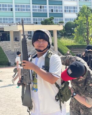 Woo Min-kyu Instagram - 덕중아 사랑해❤️

#방과후전쟁활동 #tvingoriginal