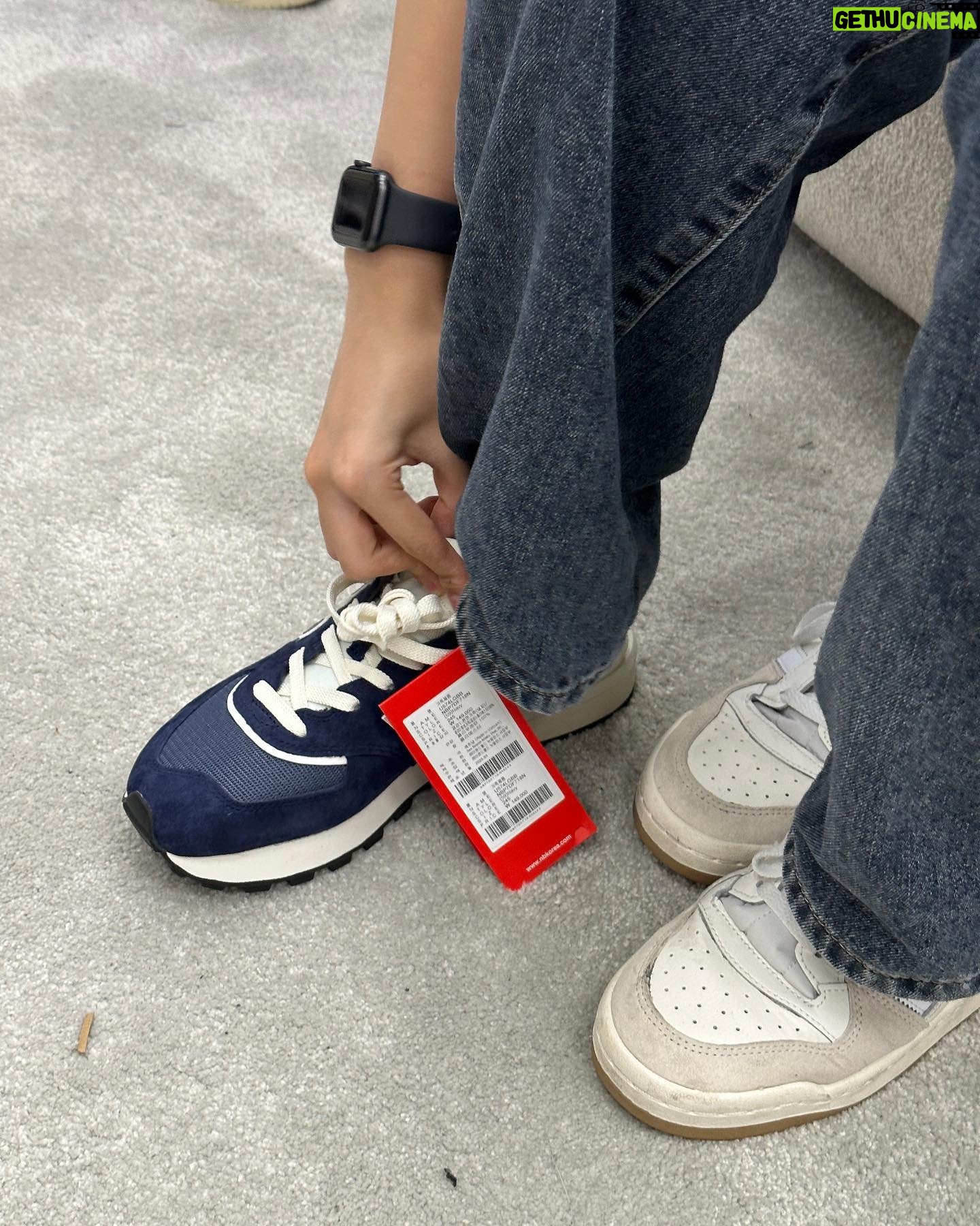 Woo Min-kyu - 7.9K Likes - 뉴발란스 팝업 스토어에 다녀왔습니둥💕
#newbalance574 #뉴발란스574 #뉴발란스 #nb574
