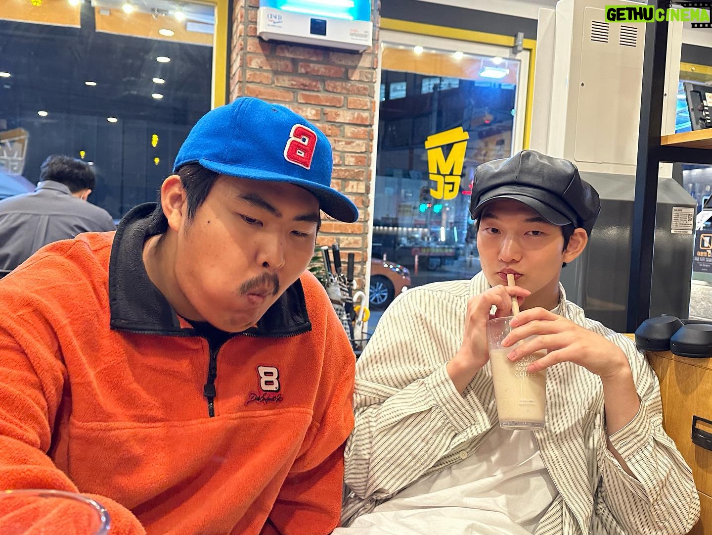 Woo Min-kyu - 37.4K Likes - 맛있는 허니브레드.