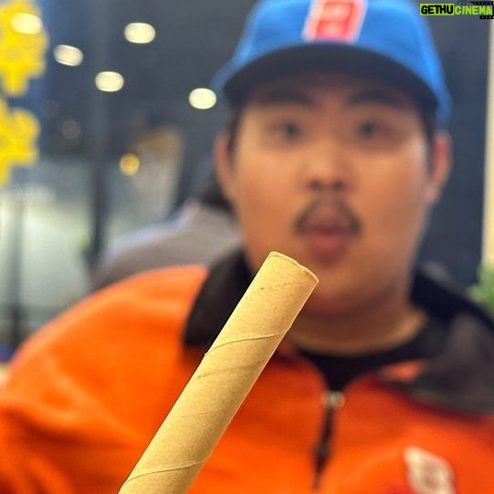 Woo Min-kyu - 37.4K Likes - 맛있는 허니브레드.