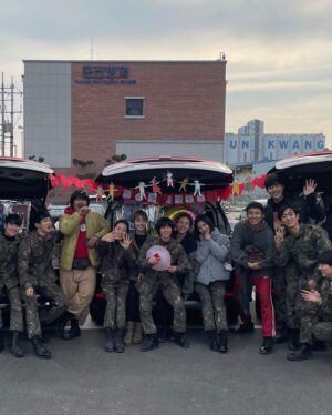 Woo Min-kyu Instagram - 그동안 방과후 전쟁활동을 사랑해주셔서 감사합니다:))

오랜기간 촬영하면서 정말 감사한분들이 너무 많았습니다. 앞으로 꼭 보답하겠습니다 사랑합니다❤️

덕중아 이젠 안녕!