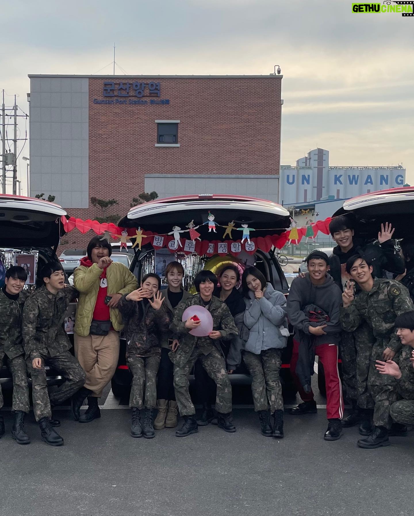 Woo Min-kyu - 85.5K Likes - 그동안 방과후 전쟁활동을 사랑해주셔서 감사합니다:))
오랜기간 촬영하면서 정말 감사한분들이 너무 많았습니다. 앞으로 꼭 보답하겠습니다 사랑합니다❤️
덕중아 이젠 안녕!