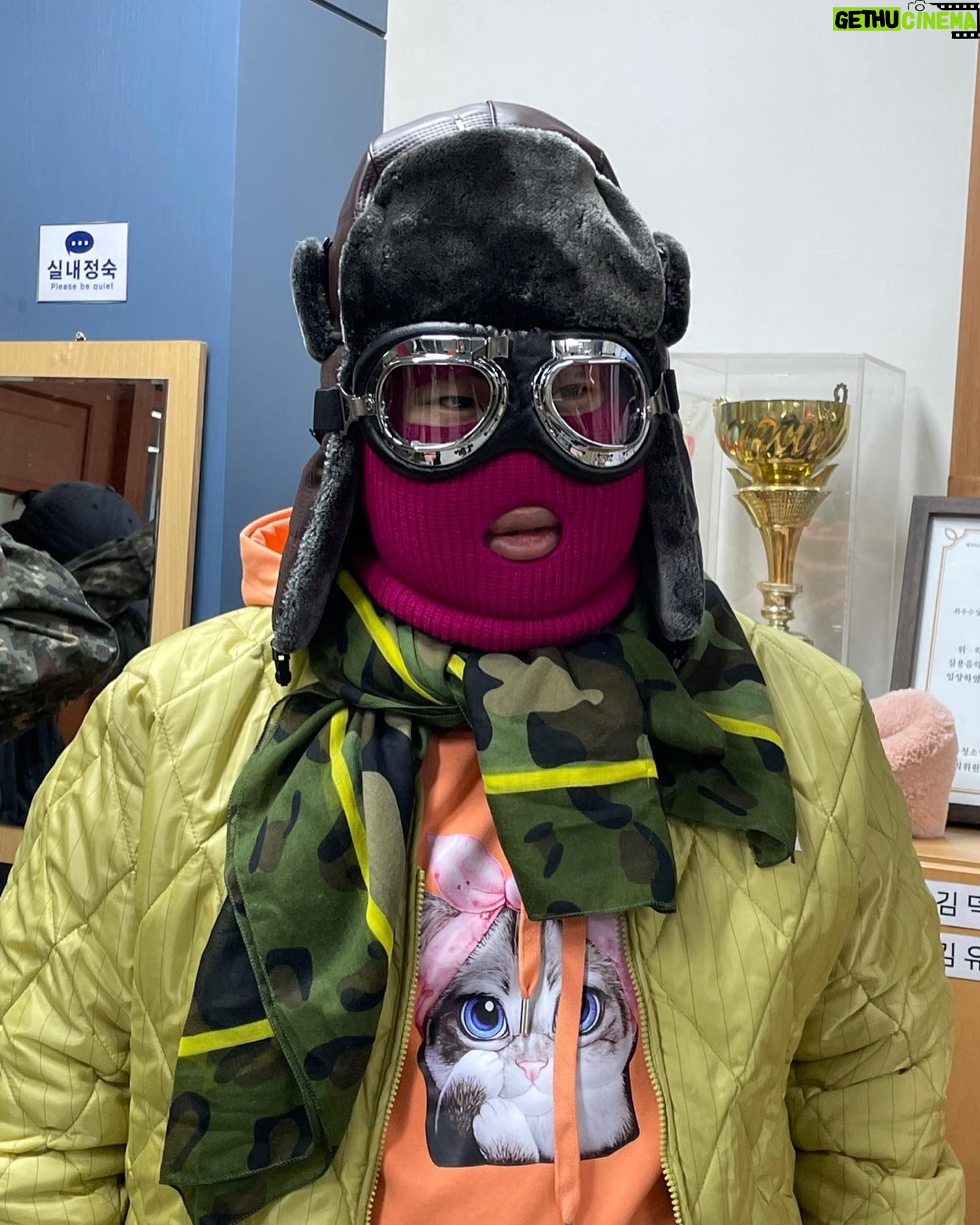 Woo Min-kyu - 85.5K Likes - 그동안 방과후 전쟁활동을 사랑해주셔서 감사합니다:))
오랜기간 촬영하면서 정말 감사한분들이 너무 많았습니다. 앞으로 꼭 보답하겠습니다 사랑합니다❤️
덕중아 이젠 안녕!