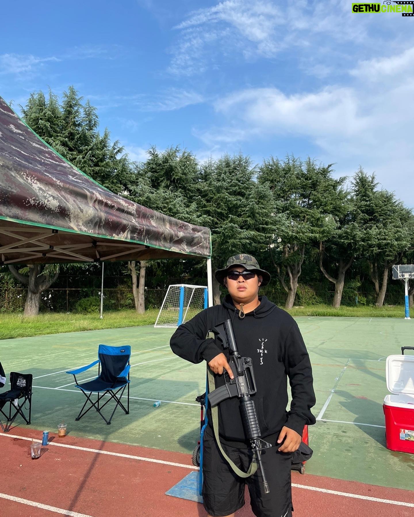 Woo Min-kyu - 85.5K Likes - 그동안 방과후 전쟁활동을 사랑해주셔서 감사합니다:))
오랜기간 촬영하면서 정말 감사한분들이 너무 많았습니다. 앞으로 꼭 보답하겠습니다 사랑합니다❤️
덕중아 이젠 안녕!