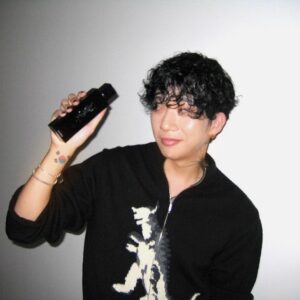 Woo Won-jae Instagram - @yslbeauty
#광고 

향수에 관심이 생겼던 찰나 너무 좋은 향의 향수가 왔네요 

#입생로랑뷰티#입생로랑향수 #마이셀프오드빠르펭