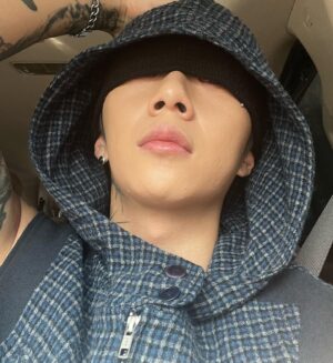 Woo Won-jae Instagram - 눈썹 위로는 메이크업 안합니다