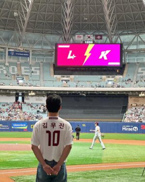 Woojin Instagram - [#우진] 우왓! 키움 이겼다!!💪💪 영광스러운 순간을 함께해서 행복했습니다! 승리의 요정 김우진, 키움 화이팅!🔥 @heroesbaseballclub