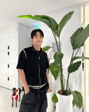 Woojin Instagram - [#우진] 🌱🐻♫•*¨*•.¸¸🍟