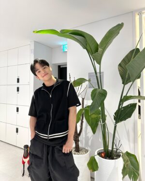 Woojin Instagram - [#우진] 🌱🐻♫•*¨*•.¸¸🍟