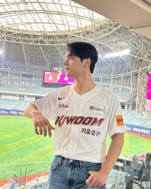 Woojin Instagram - [#우진] 우왓! 키움 이겼다!!💪💪 영광스러운 순간을 함께해서 행복했습니다! 승리의 요정 김우진, 키움 화이팅!🔥 @heroesbaseballclub