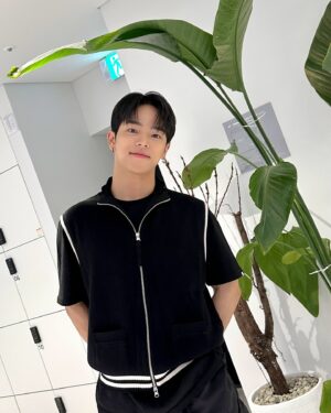 Woojin Instagram - [#우진] 🌱🐻♫•*¨*•.¸¸🍟