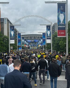 Wotan Wilke Möhring Instagram - Ready to go! Nur der BVB!! #game #final #bvb #matchday #excited #world #london