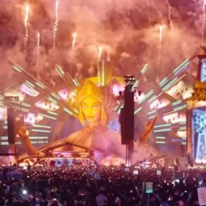 Wouter Janssen Instagram - Our new festival anthem "COLOURS" was filmed @edc_mexico . This is one of our favorite songs and clips ever, which will be part of our forthcoming album 360 blue. Full clip on YOUTUBE!! 🎥 @thewulfhouse